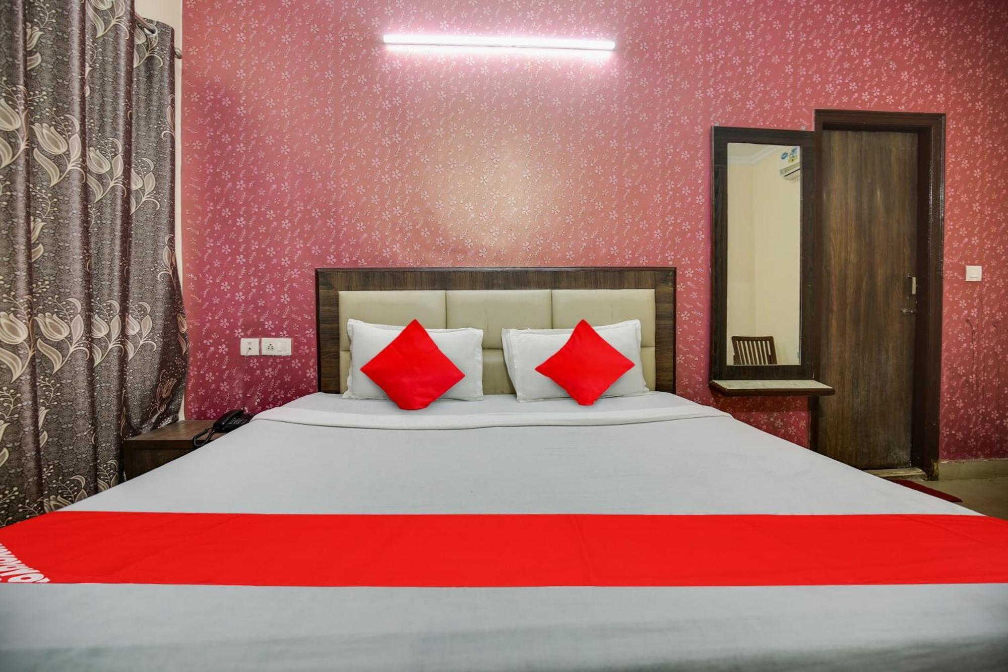 Hotel O Royal Mohali Экстерьер фото